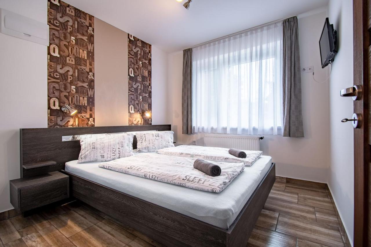 Garden Lux Apartman ไฮจ์ดุสโซบอสโล ภายนอก รูปภาพ