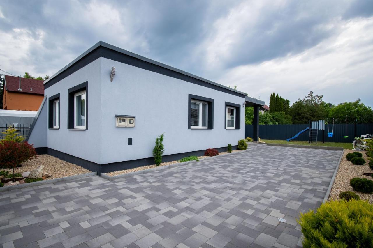 Garden Lux Apartman ไฮจ์ดุสโซบอสโล ภายนอก รูปภาพ